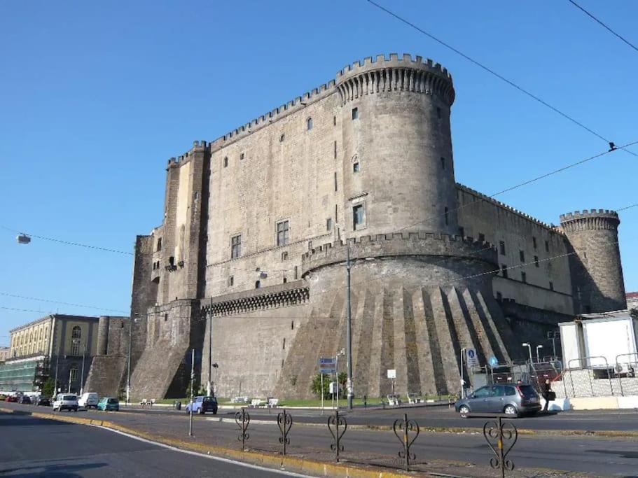 Intero Alloggio - Chiaia Naples Luaran gambar