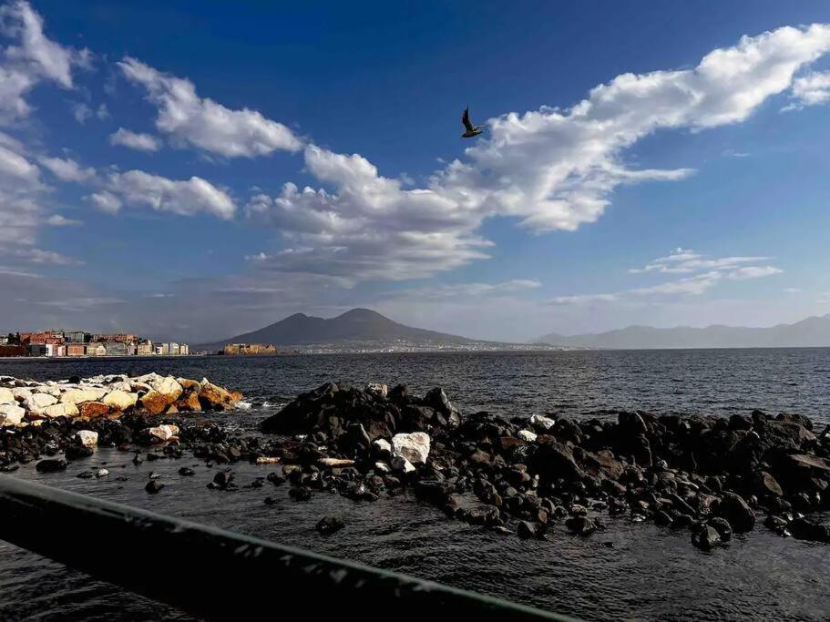 Intero Alloggio - Chiaia Naples Luaran gambar