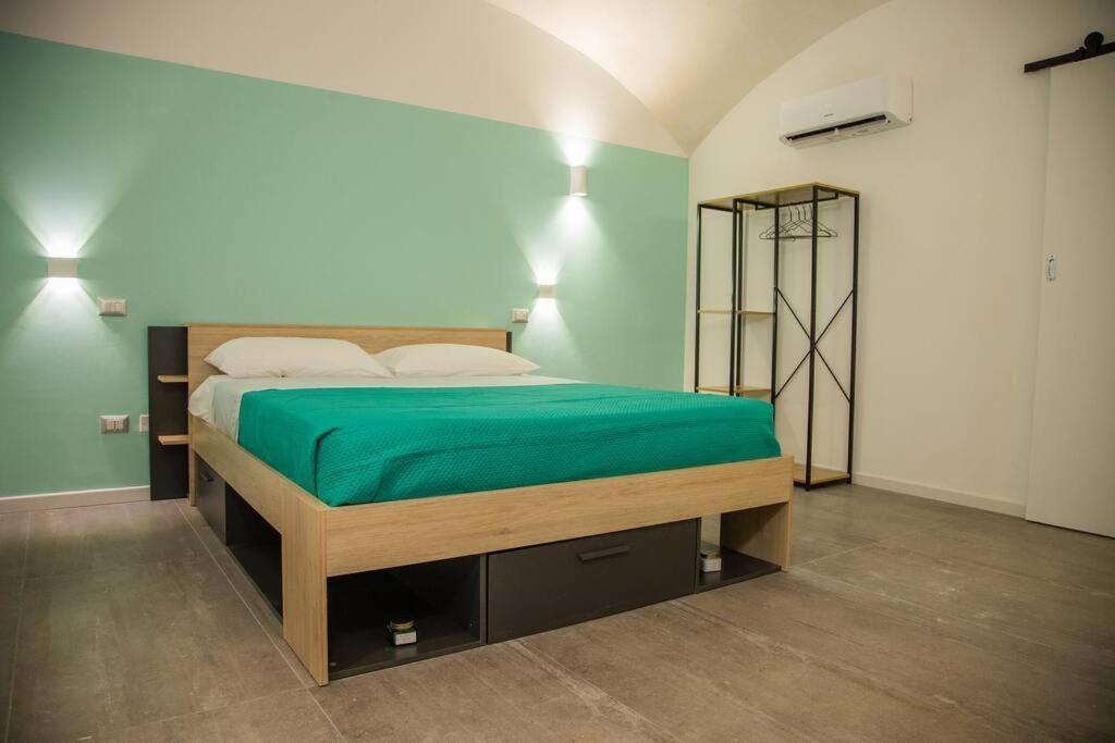 Intero Alloggio - Chiaia Naples Luaran gambar