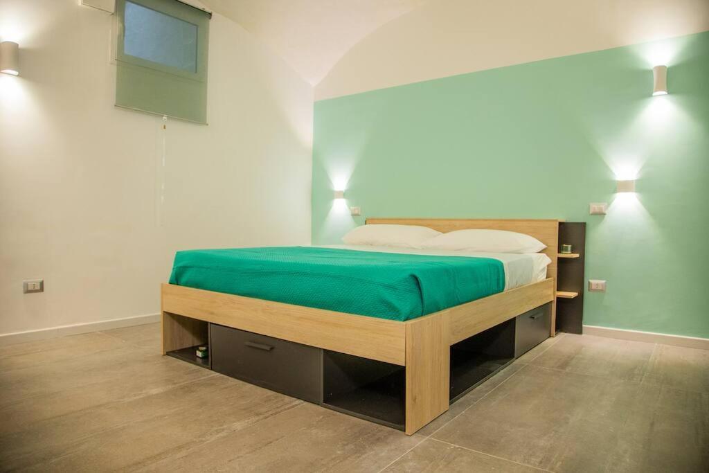 Intero Alloggio - Chiaia Naples Luaran gambar