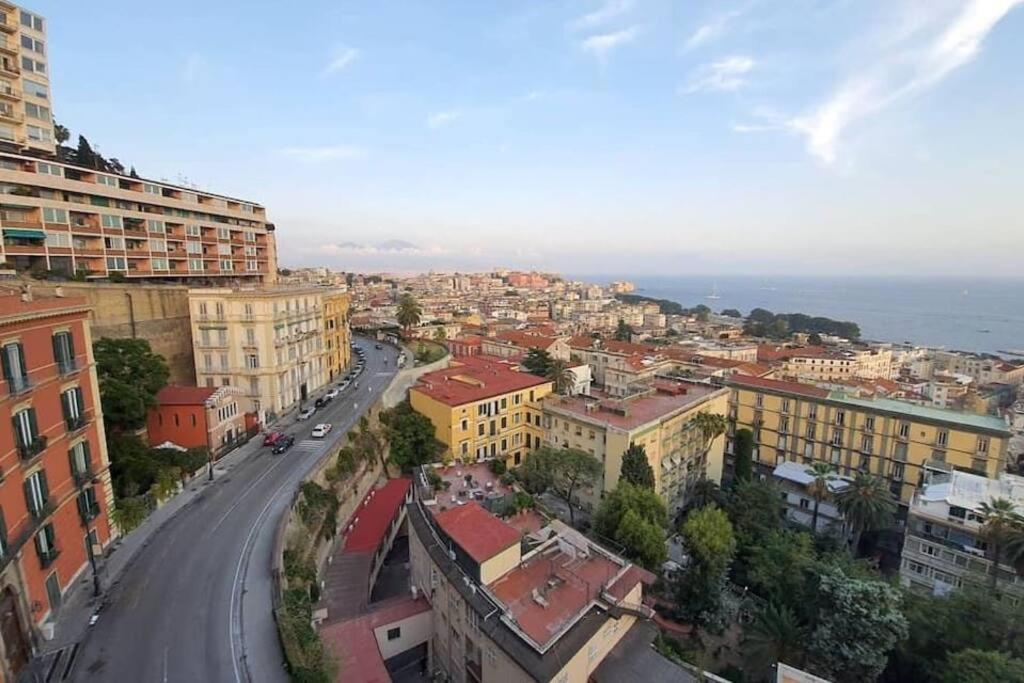 Intero Alloggio - Chiaia Naples Luaran gambar