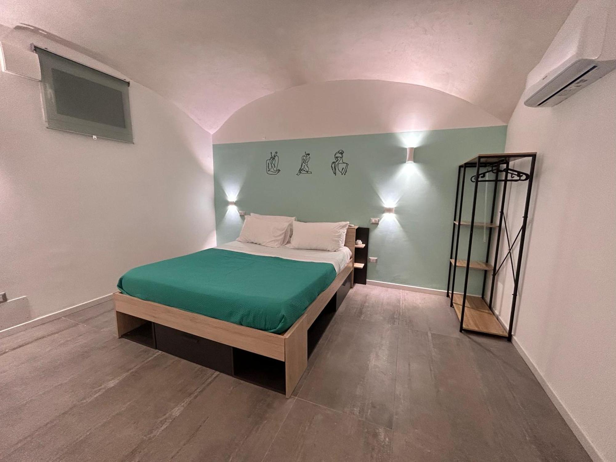 Intero Alloggio - Chiaia Naples Luaran gambar
