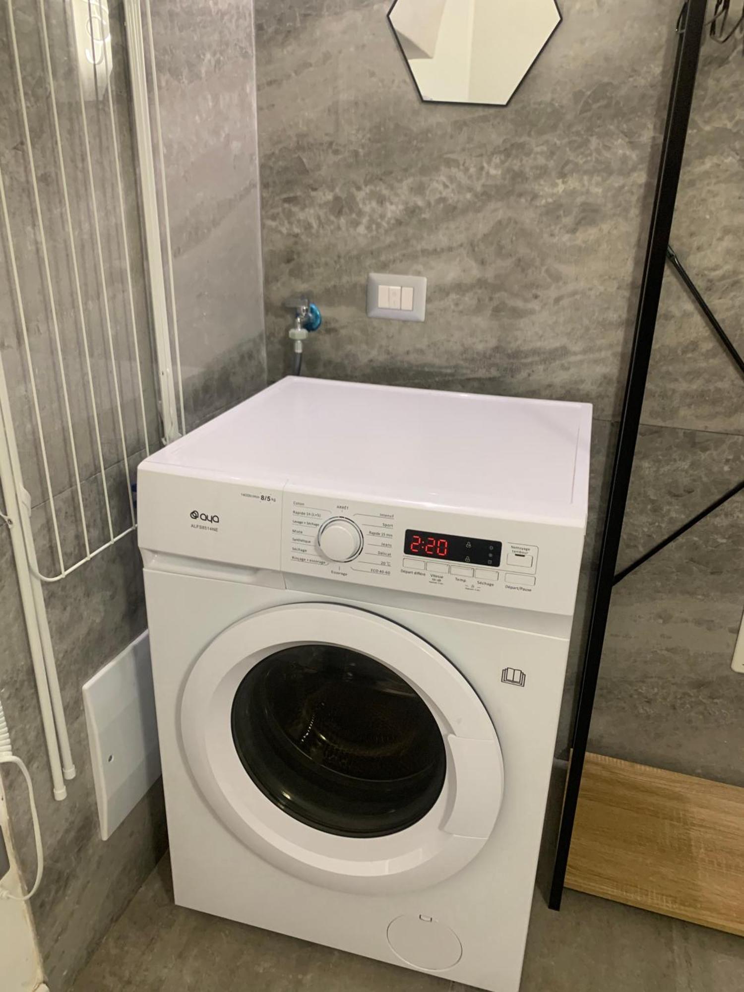 Intero Alloggio - Chiaia Naples Luaran gambar