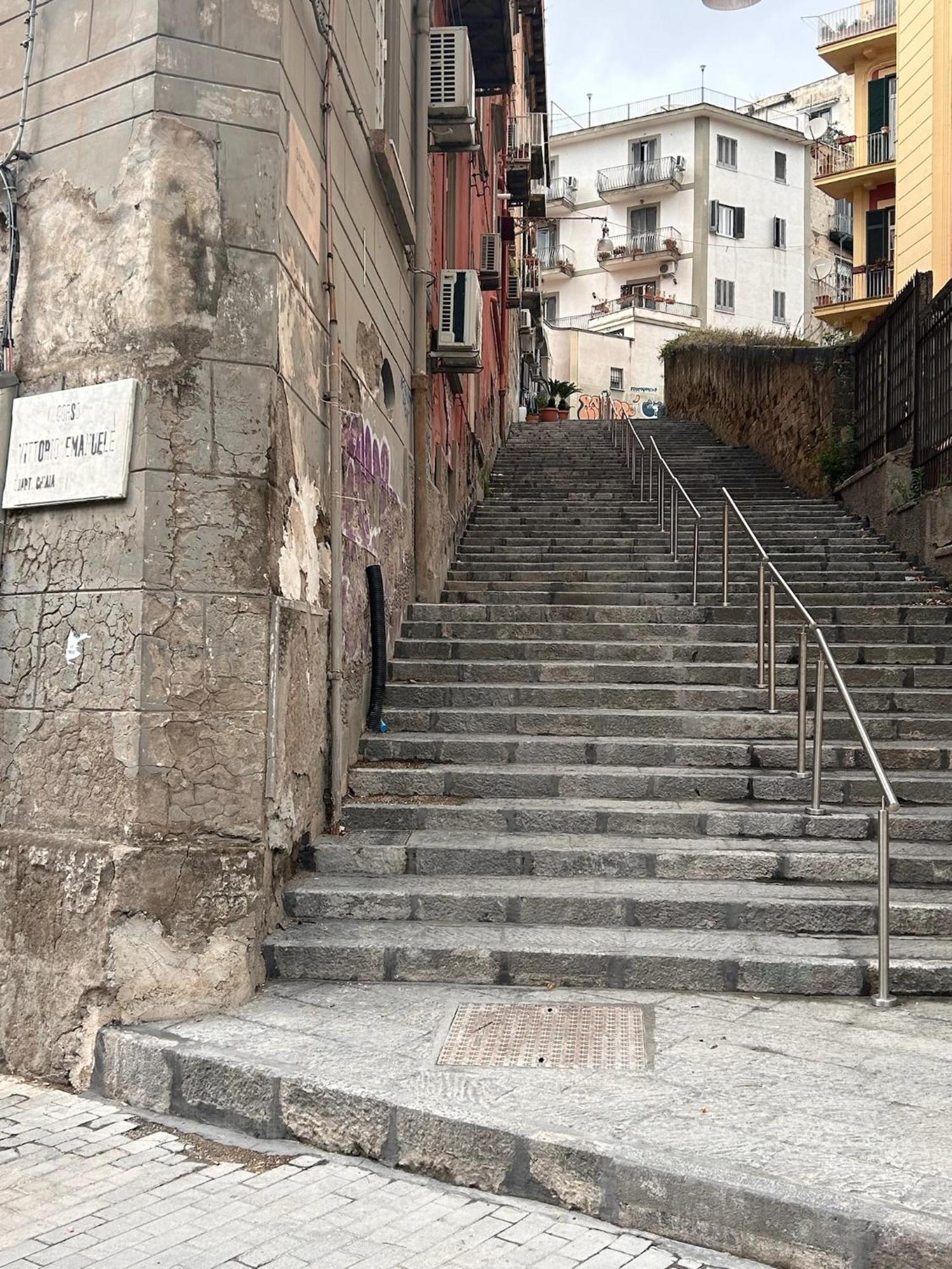 Intero Alloggio - Chiaia Naples Luaran gambar