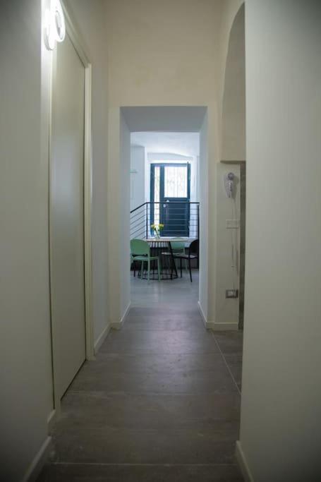 Intero Alloggio - Chiaia Naples Luaran gambar